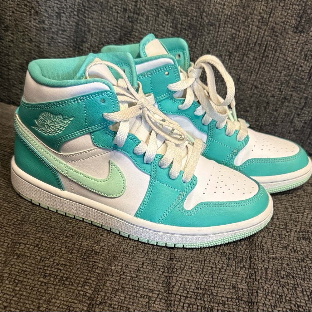 Air Jordan WOMENS size 5.5